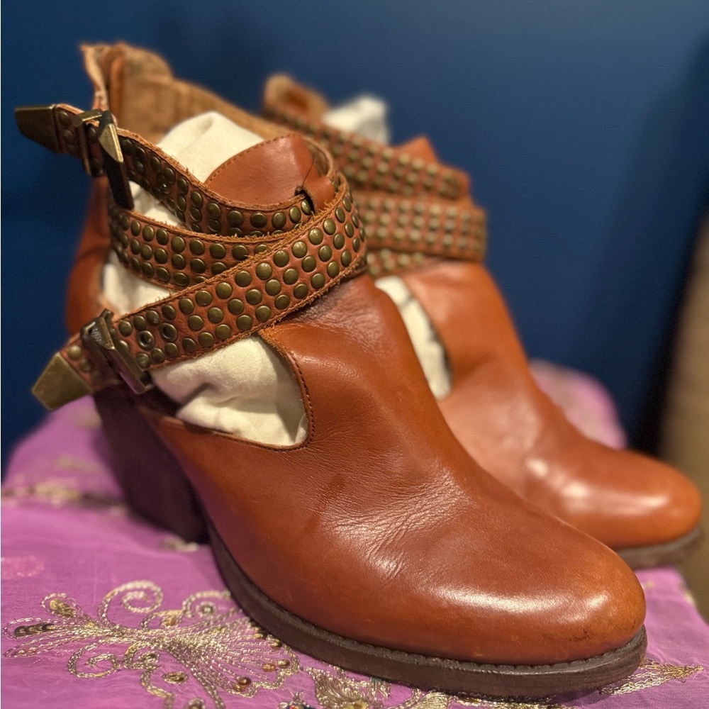 Jeffrey Campbell Tan Leather Heeled Boots